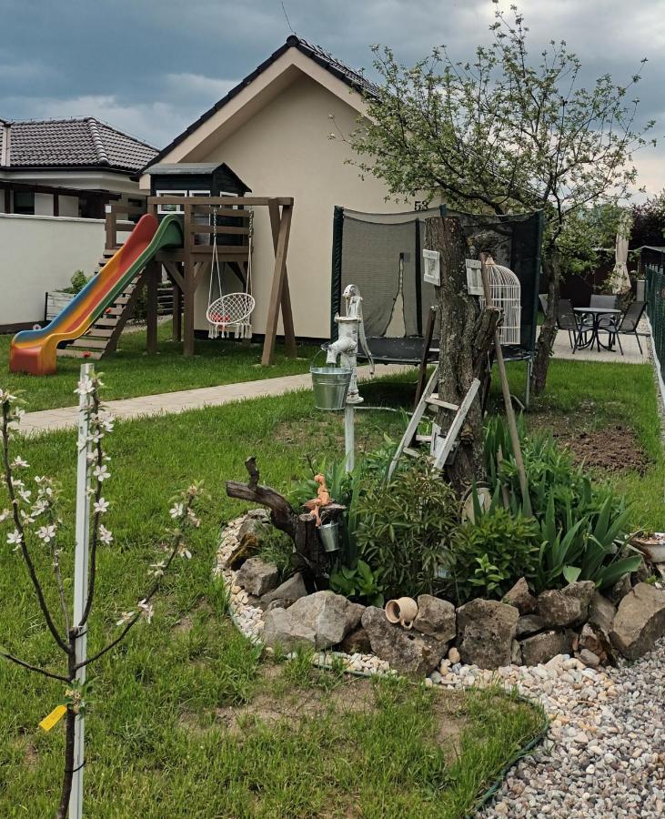 Domcek V Zahrade Vila Liptovský Mikuláš Exterior foto